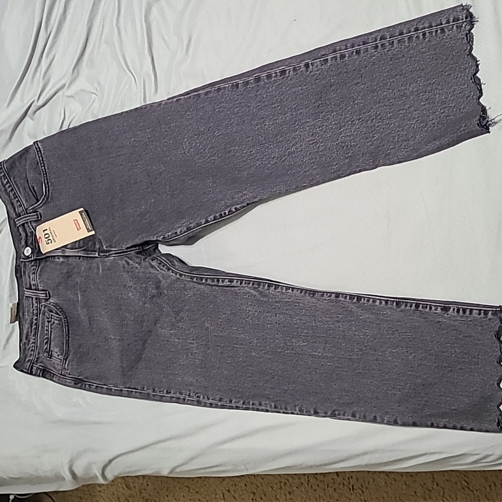 Dark grey  501 Levi Cropped Jeans